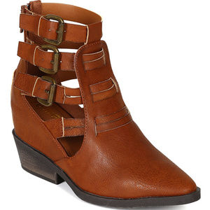 Strappy Cutout booties 7.5/8
